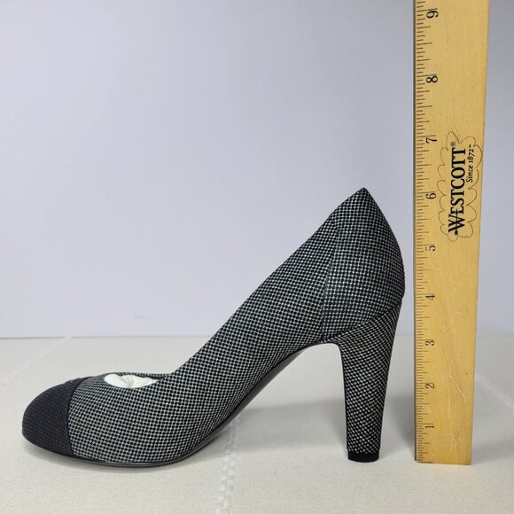 Chanel Pumps Sz 7.5 Dark Silver Black Logo Cap Toe Stiletto Heels Leather Fabric - Picture 12 of 14